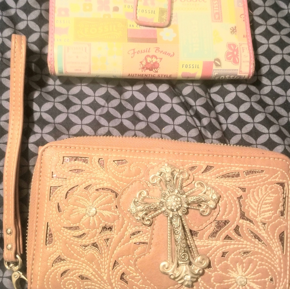 2 wallets